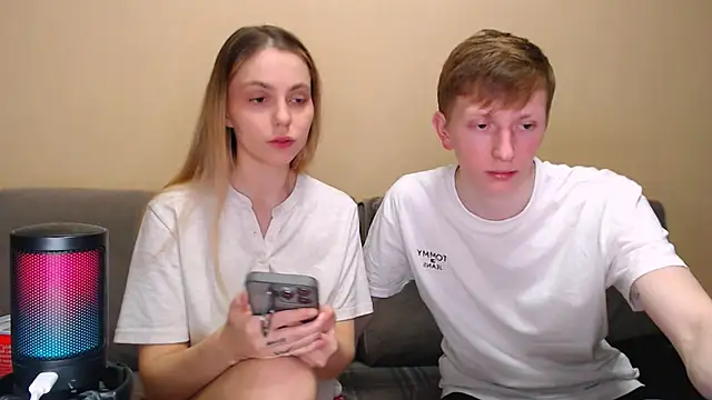 juliaanddima online show from February 18, 2026, 10:39 pm