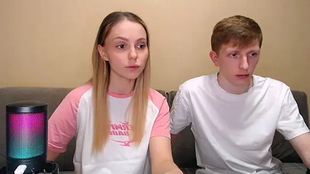 juliaanddima online show from February 22, 2026, 12:23 am