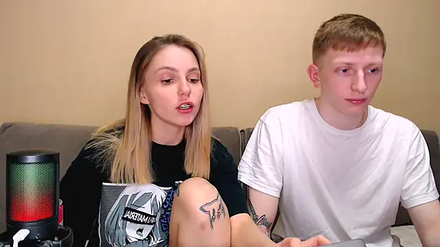 juliaanddima online show from March 12, 2026, 9:54 pm