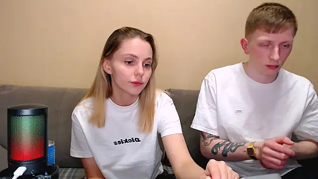 juliaanddima online show from March 14, 2026, 10:15 pm