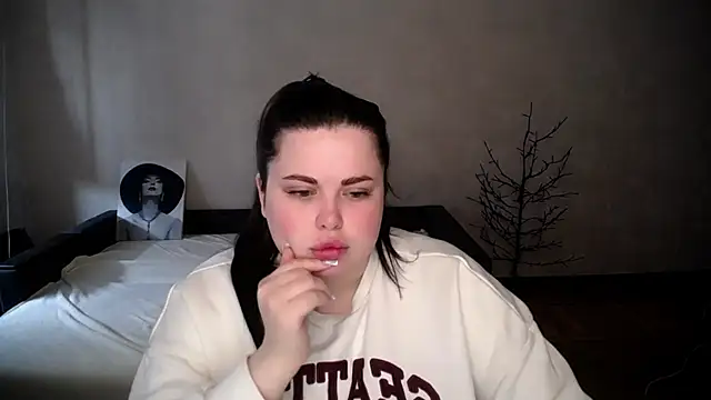 Emily Mo online show from April 4, 2026, 5:49 am