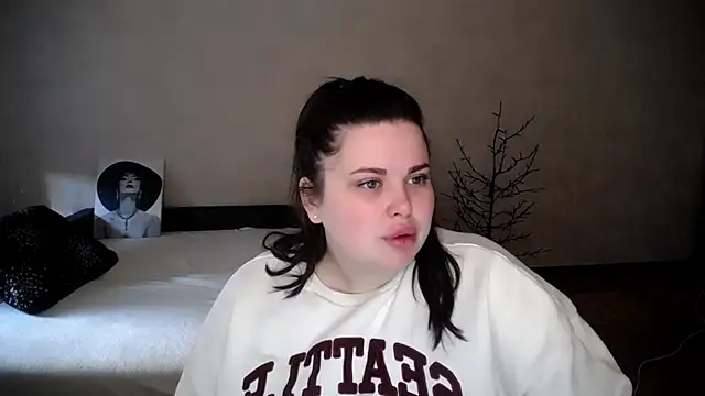 Emily Mo online show from April 5, 2026, 5:37 am