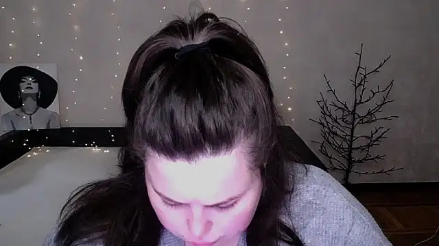 Snapshot of Emily_Mo chatting on April 24, 2026, 6:16 am Emily Mo online show from April 24, 2026, 6:16 am