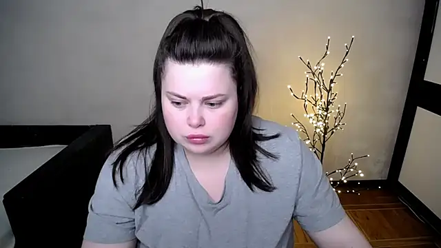 Snapshot of Emily_Mo chatting on May 7, 2026, 5:46 am Emily Mo online show from May 7, 2026, 5:46 am