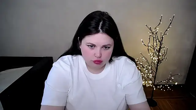Snapshot of Emily_Mo chatting on May 8, 2026, 5:46 am Emily Mo online show from May 8, 2026, 5:46 am