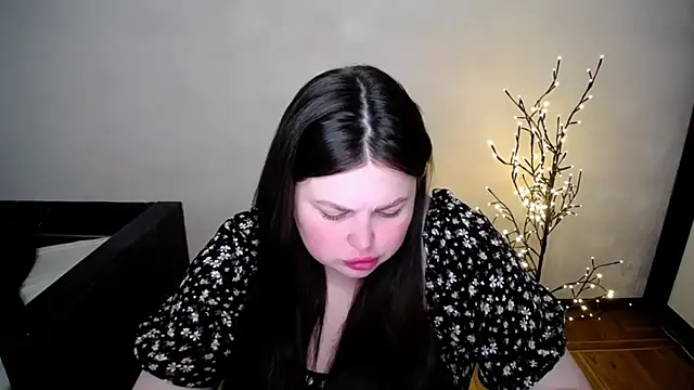 Snapshot of Emily_Mo chatting on May 10, 2026, 5:56 am Emily Mo online show from May 10, 2026, 5:56 am
