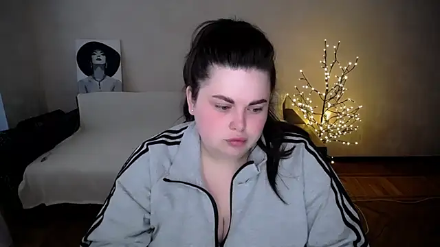 Snapshot of Emily_Mo chatting on May 29, 2026, 5:49 am Emily Mo online show from May 29, 2026, 5:49 am