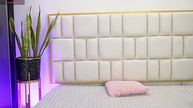 Snapshot of Anais_aradia chatting on December 20, 2025, 5:14 am Anais aradia online show from December 20, 2025, 5:14 am