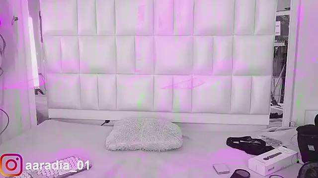 Anais aradia online show from February 6, 2026, 7:12 am