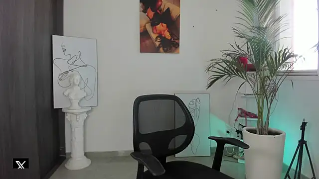 Snapshot of liah_v chatting on January 22, 2025, 7:45 pm liah v online show from January 22, 2025, 7:45 pm