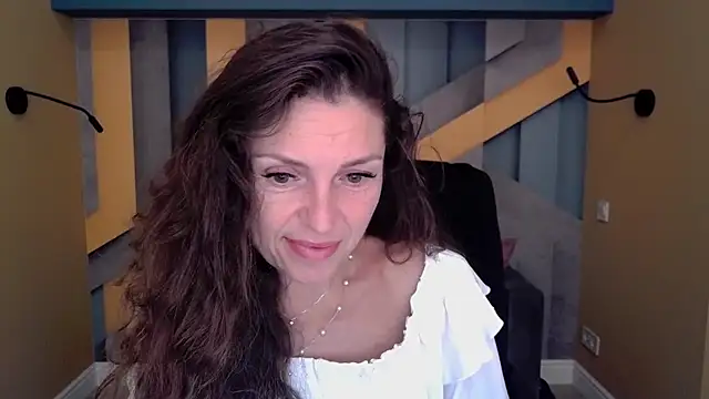 EllaLong online show from September 15, 2025, 11:32 am