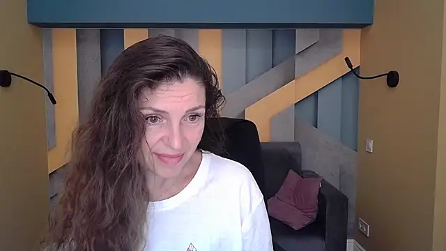 EllaLong online show from October 5, 2025, 11:30 am