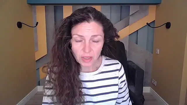 EllaLong online show from April 5, 2026, 11:18 am