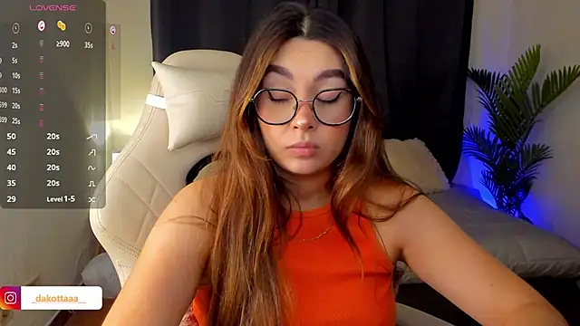 dakottaa  online show from September 15, 2025, 11:27 pm