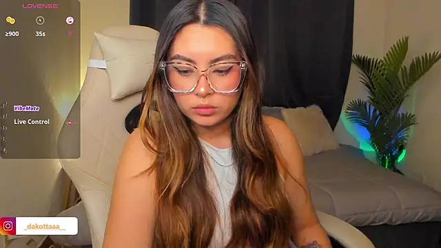 dakottaa  online show from March 11, 2026, 12:05 am