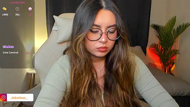 dakottaa  online show from March 13, 2026, 11:33 pm