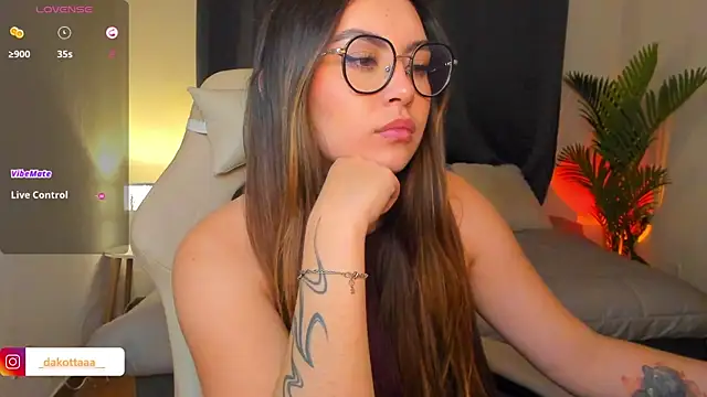 dakottaa  online show from March 27, 2026, 11:37 pm