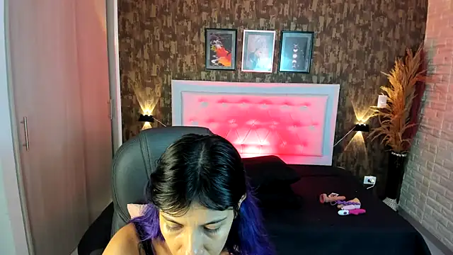 kitty  horny online show from February 6, 2025, 10:48 am