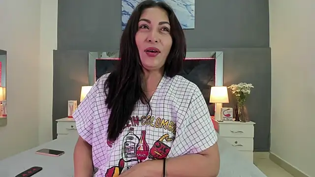 Lauralove 69 online show from November 19, 2025, 1:00 pm