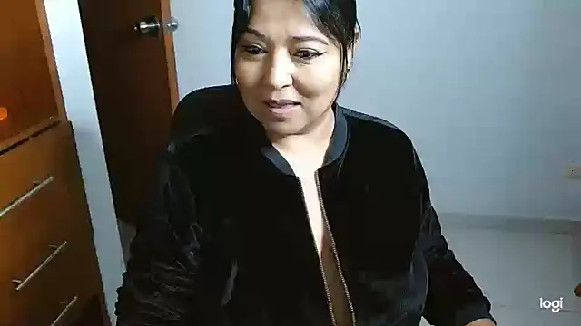 mariemiller19 online show from December 10, 2024, 7:16 am