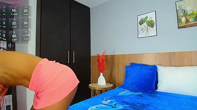 EmiliBonnie online show from December 18, 2025, 10:05 pm