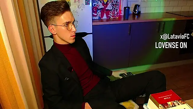 Snapshot of Midnighter_ chatting on September 22, 2025, 3:19 am Midnighter  online show from September 22, 2025, 3:19 am