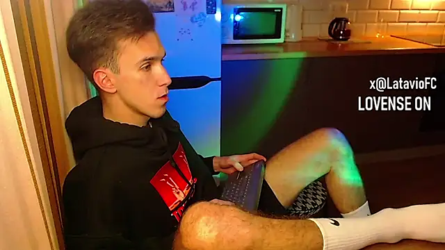 Snapshot of Midnighter_ chatting on October 30, 2025, 11:38 pm Midnighter online show from October 30, 2025, 11:38 pm