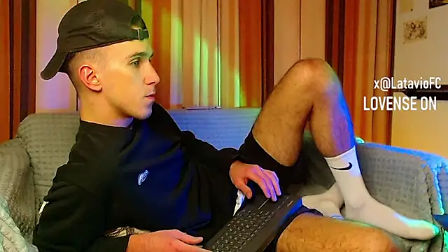 Snapshot of Midnighter_ chatting on November 21, 2025, 12:48 pm Midnighter online show from November 21, 2025, 12:48 pm