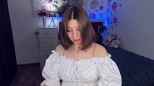 RinaMoore online show from February 9, 2025, 2:50 pm