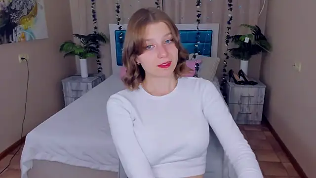 RinaMoore online show from September 17, 2025, 2:52 pm