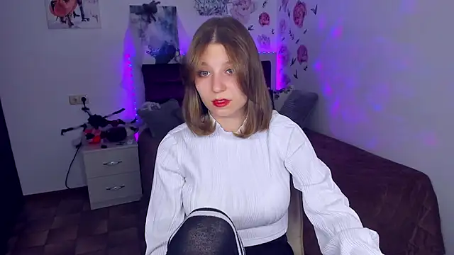 RinaMoore online show from November 5, 2025, 2:50 pm