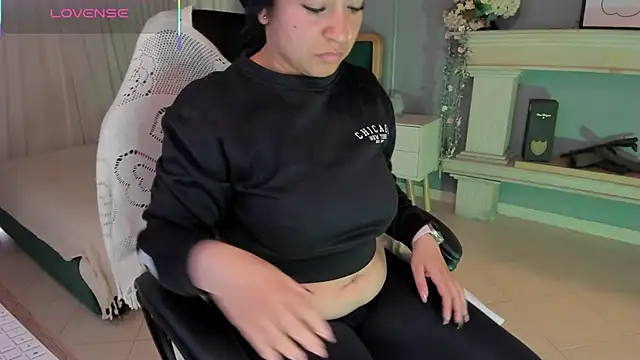 scarlet miller1 online show from March 7, 2025, 12:12 pm