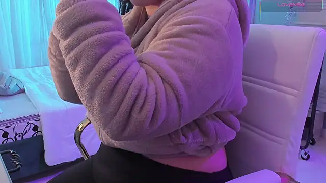 scarlet miller1 online show from November 10, 2025, 12:26 pm