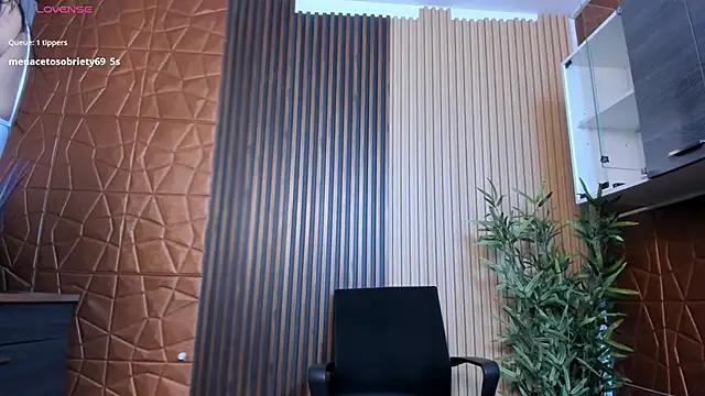 charlottewhitte online show from January 27, 2025, 11:11 am