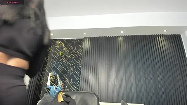 charlottewhitte online show from January 29, 2025, 11:09 am