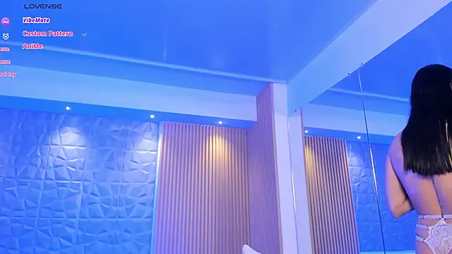 charlottewhitte online show from January 30, 2025, 2:15 pm