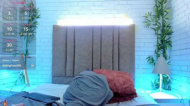 charlottewhitte online show from February 21, 2025, 2:27 pm