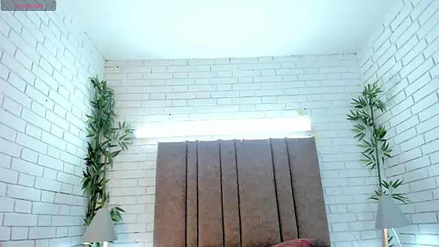 charlottewhitte online show from March 4, 2025, 11:08 am