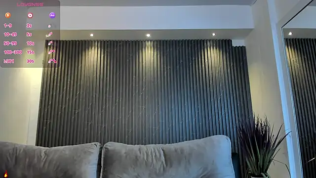 charlottewhitte online show from March 11, 2025, 11:12 am