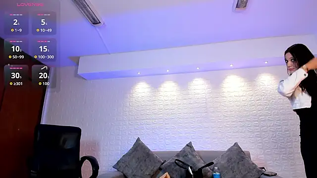 charlottewhitte online show from February 15, 2026, 11:52 am