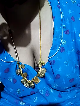 tuttifrutti17 online show from October 9, 2025, 5:33 pm