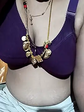 tuttifrutti17 online show from October 14, 2025, 5:25 pm