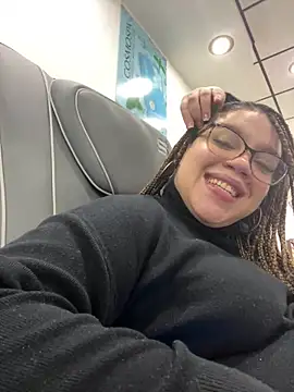 Snapshot of QueenNuttCollector chatting on January 17, 2025, 10:12 pm QueenNuttCollector online show from January 17, 2025, 10:12 pm