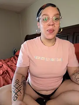 Snapshot of QueenNuttCollector chatting on September 10, 2025, 4:07 pm QueenNuttCollector online show from September 10, 2025, 4:07 pm