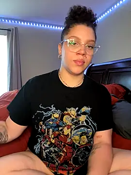 Snapshot of QueenNuttCollector chatting on October 1, 2025, 2:45 pm QueenNuttCollector online show from October 1, 2025, 2:45 pm