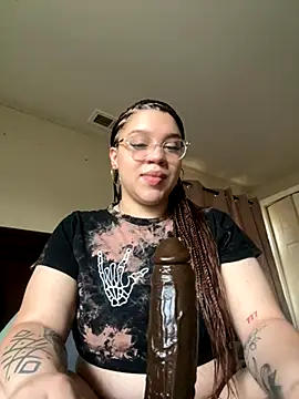 QueenNuttCollector online show from November 20, 2025, 4:18 pm