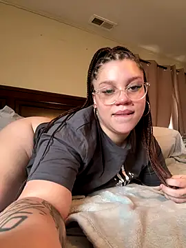 QueenNuttCollector online show from December 13, 2025, 7:53 pm