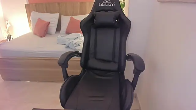 izaro22 online show from March 21, 2025, 8:28 am