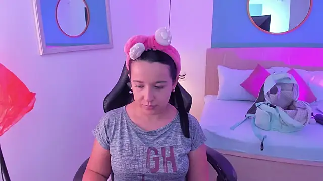 izaro22 online show from September 10, 2025, 2:22 am