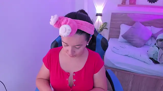 izaro22 online show from September 24, 2025, 2:15 am